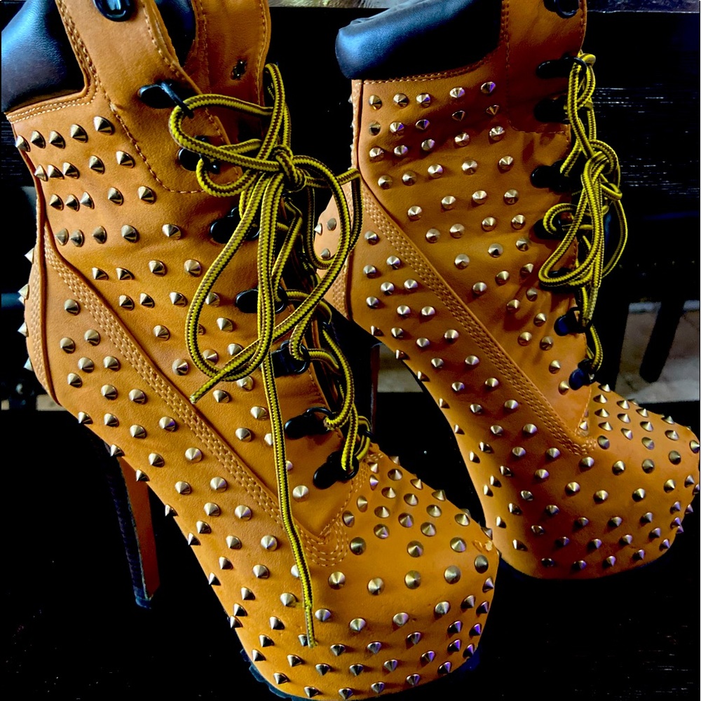 Timberland look tan Spiked boot